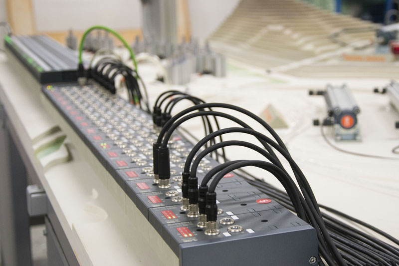 The EB 80  can control various  signals  from the field.  Electro-Pneumatic System in a 4.0 Context 2 9