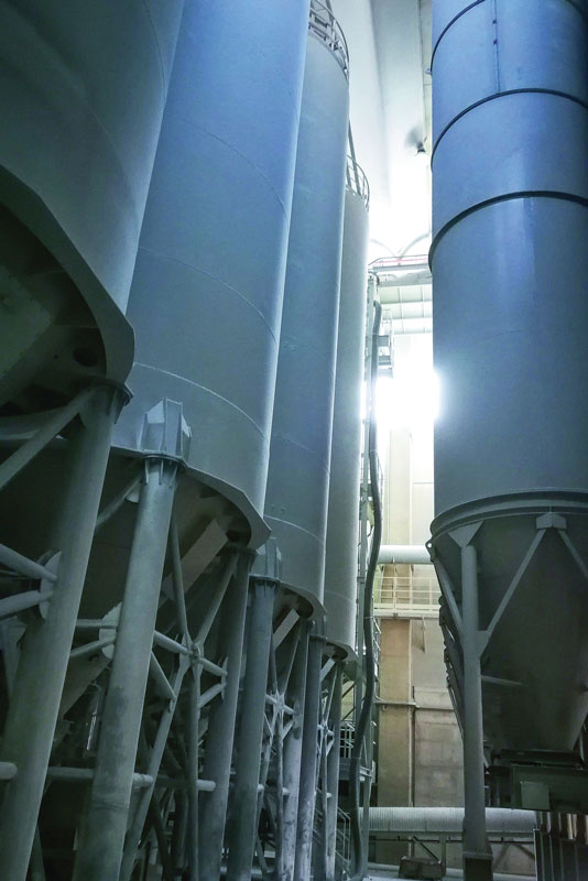 Santamargherita dispone di sili per quarzo, resina e acqua di lavaggio.  Sensori di livello: le scorte sono garantite 3